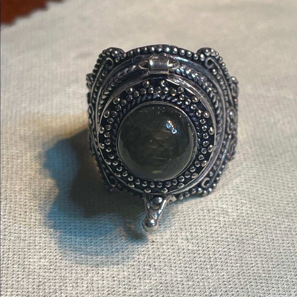 Elegant Silver genuine labradorite locket Statement Ring9.25 stamped 925